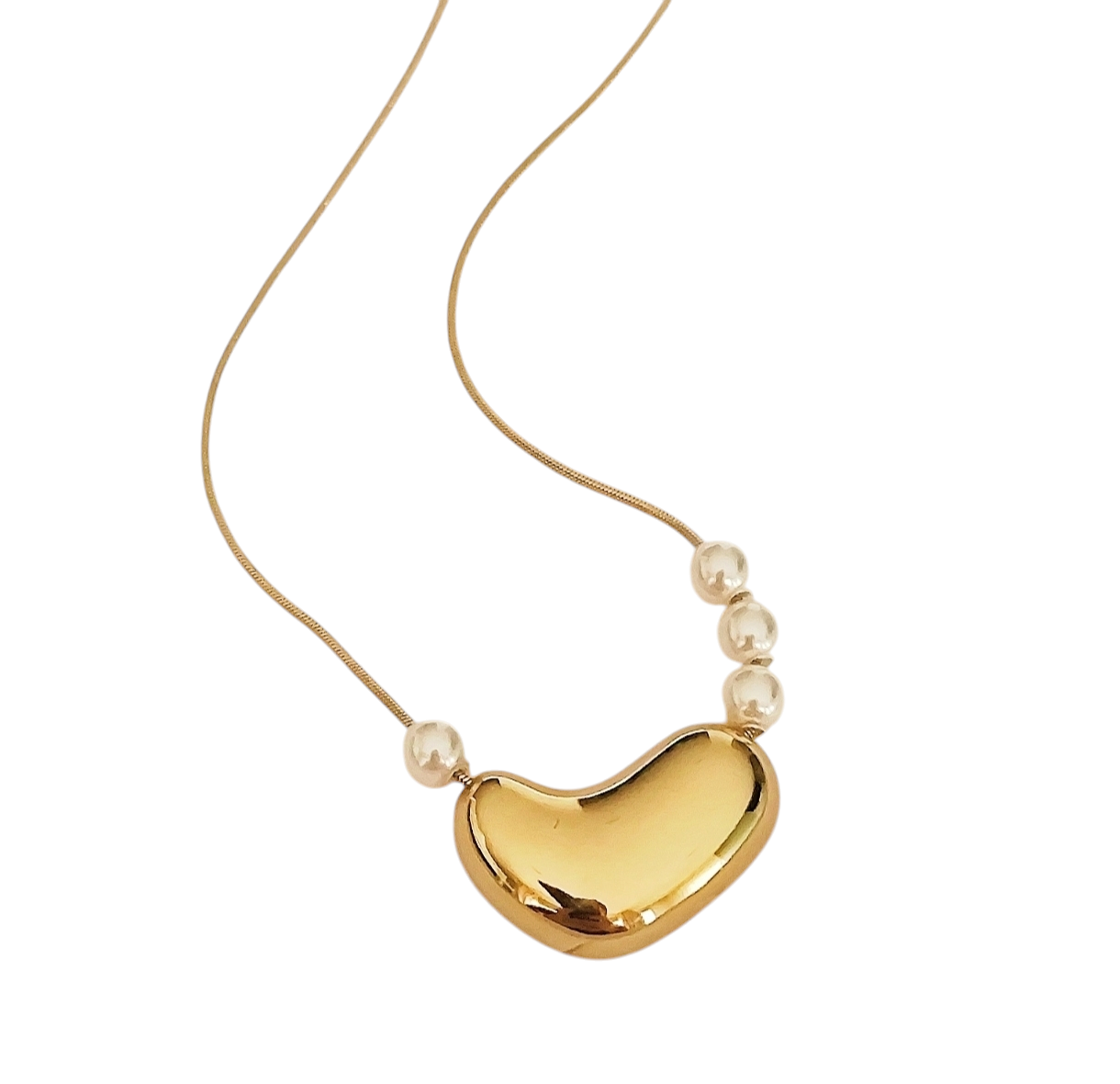 Collier doré avec pendentif cœur avec perles blanches
