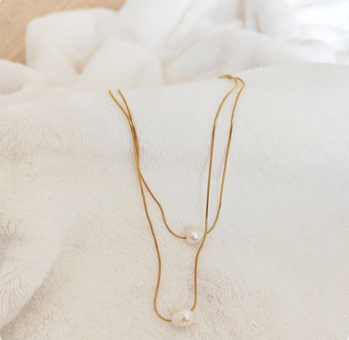 Collier double avec 2 perles blanches