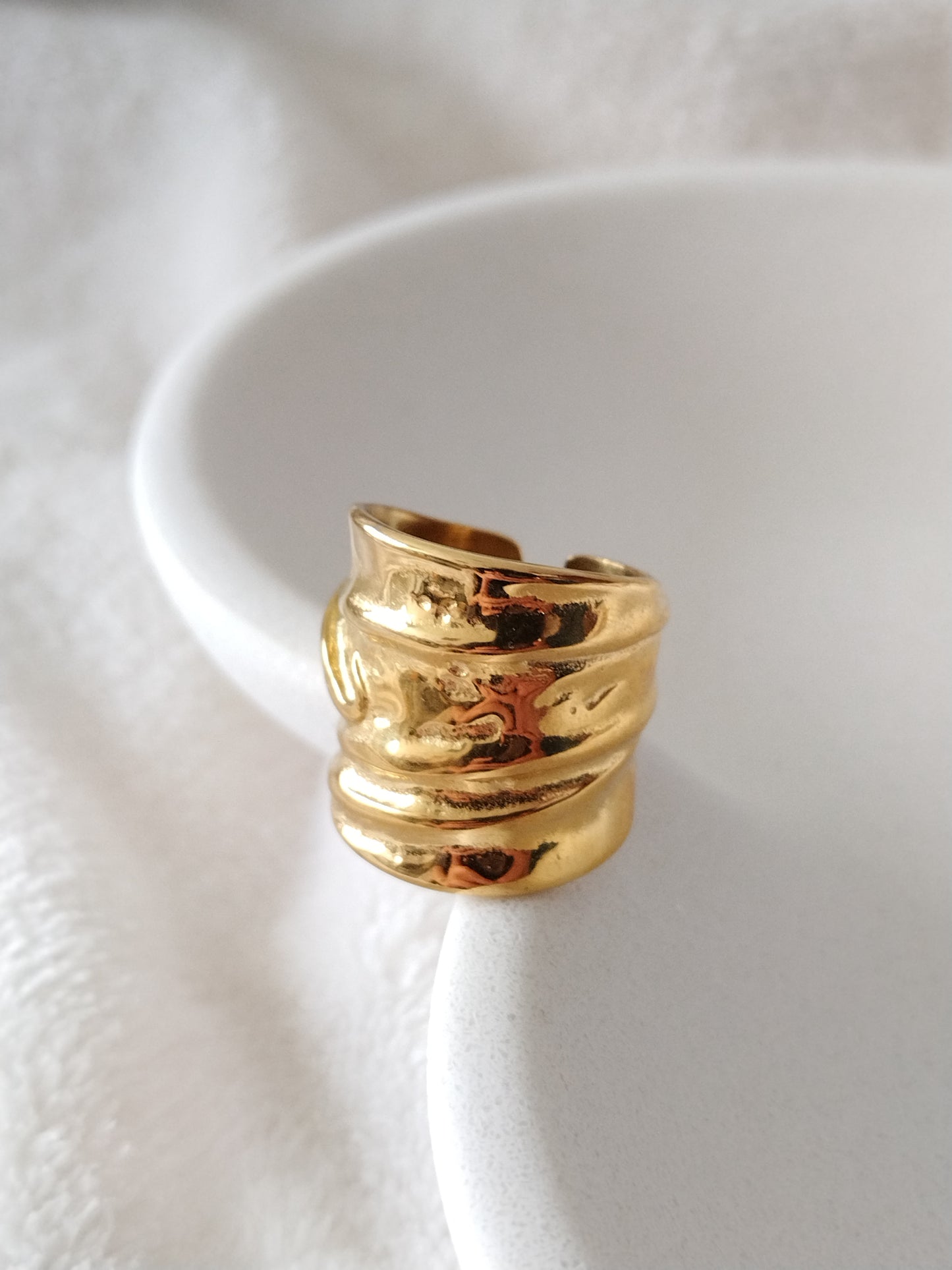 Bague avec relief