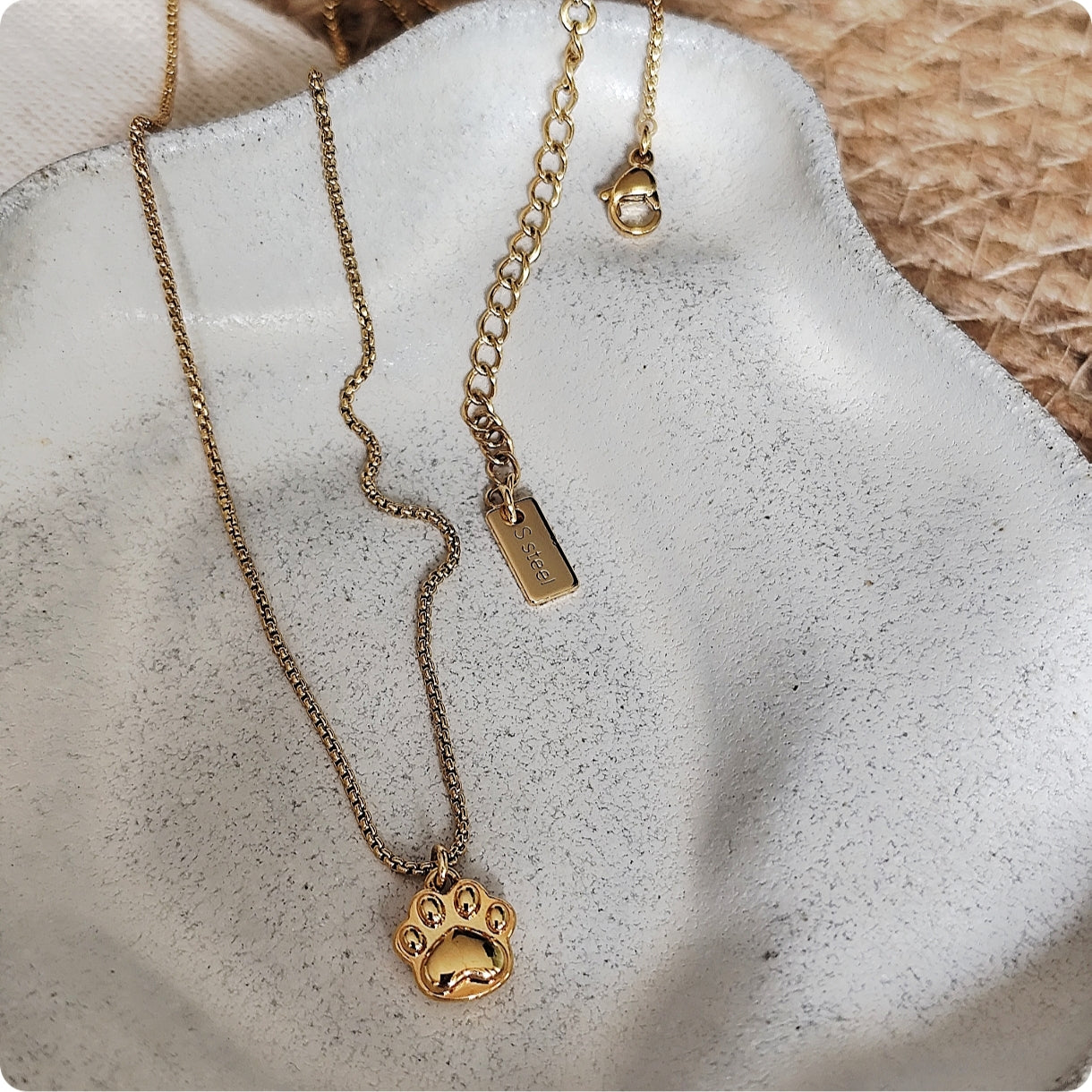 Collier pendentif pat de chien
