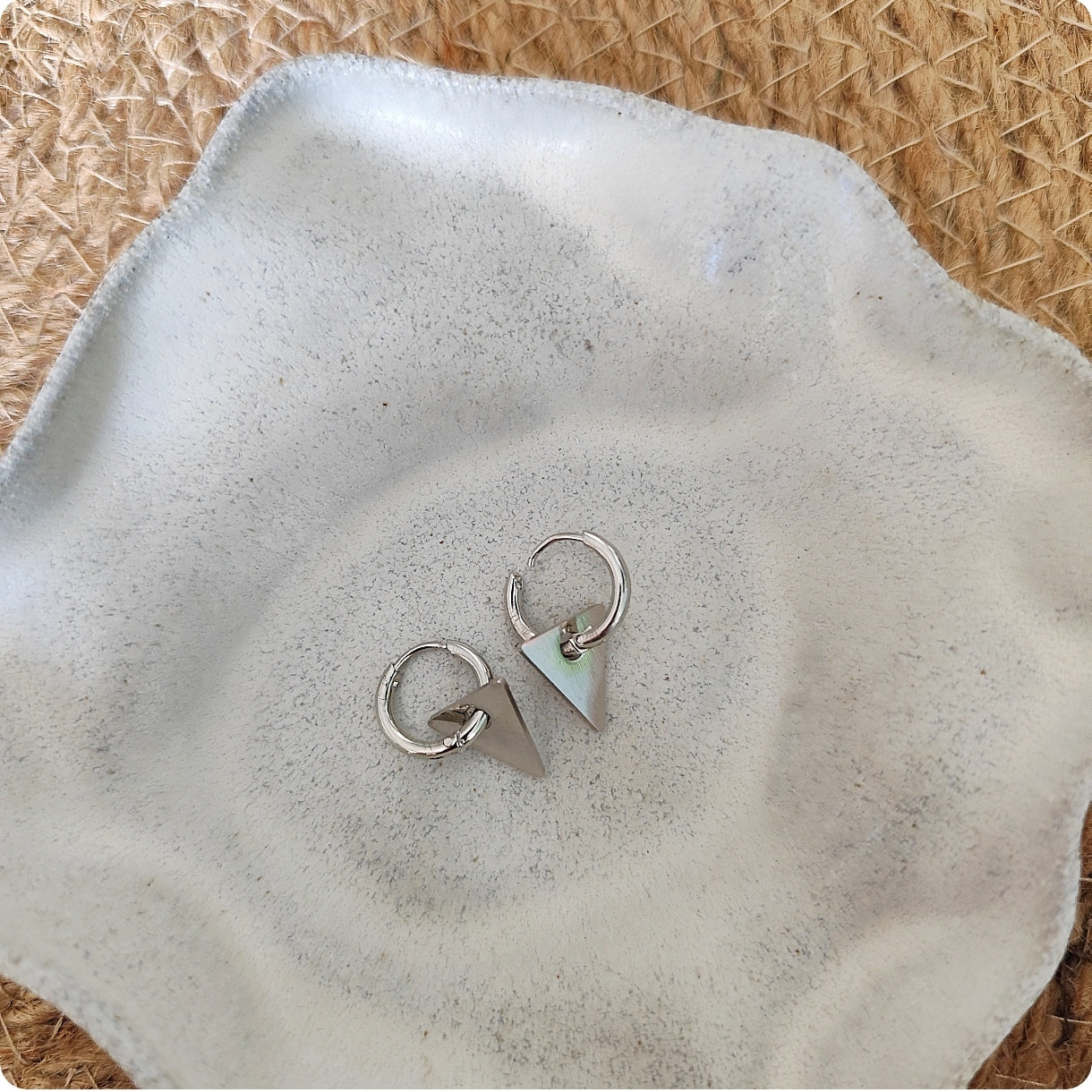 Boucles d'oreilles Huggies petits triangles
