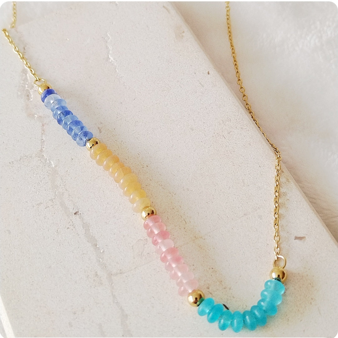 Collier doré avec pierres multi couleurs