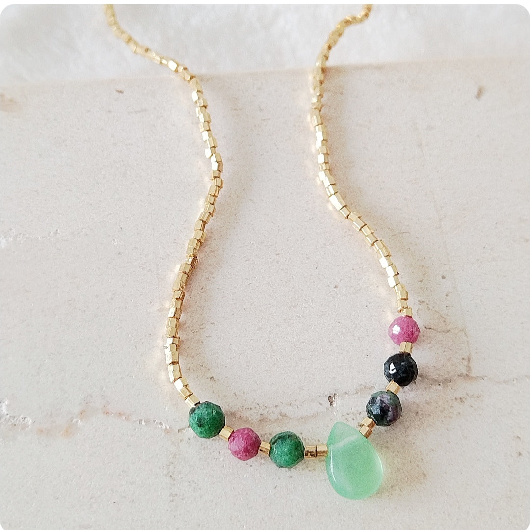 Collier petites pierres naturelles