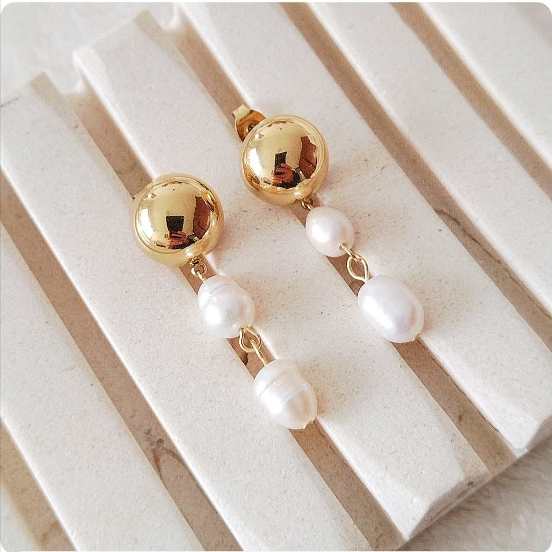 Boucles d'oreilles demi bille dorée et 2 perles