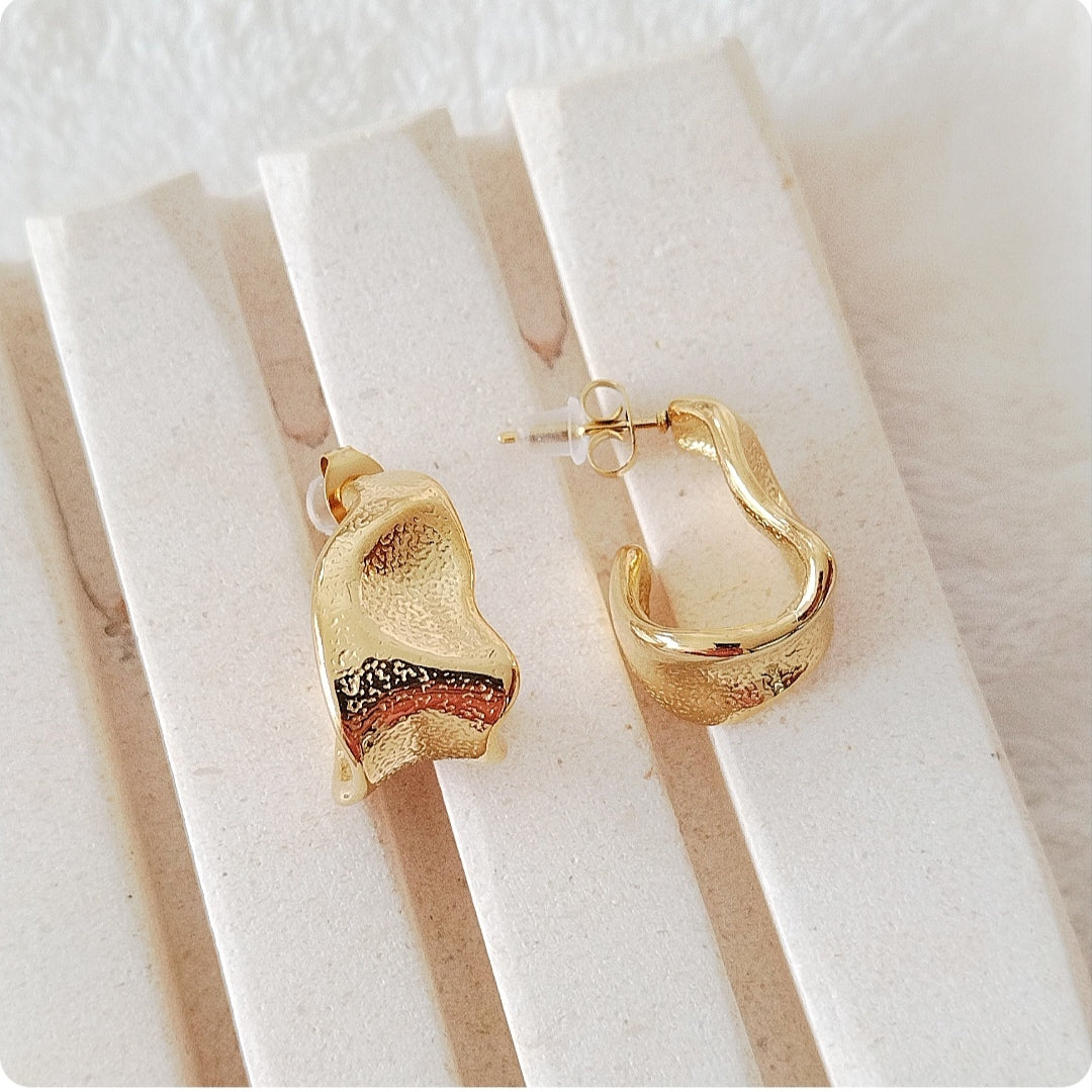 Boucles d'oreilles créole irrégulière et texturés