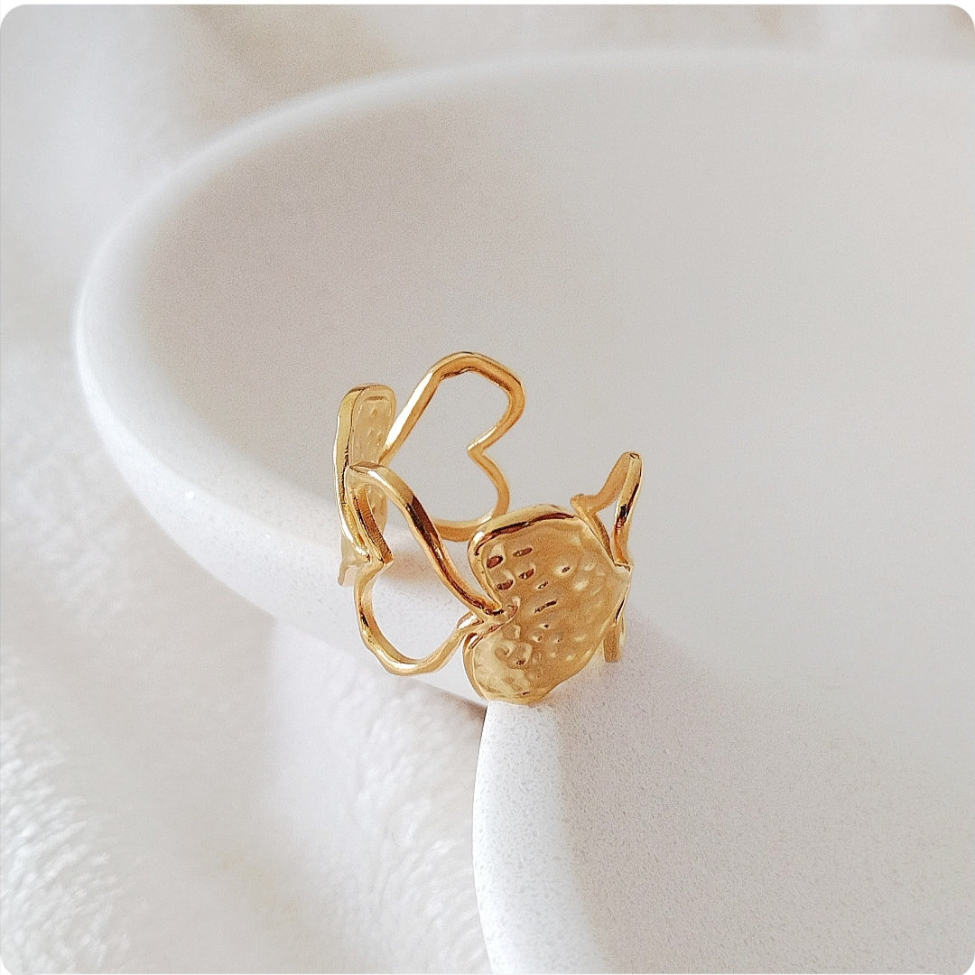 Bague sucession de cœurs