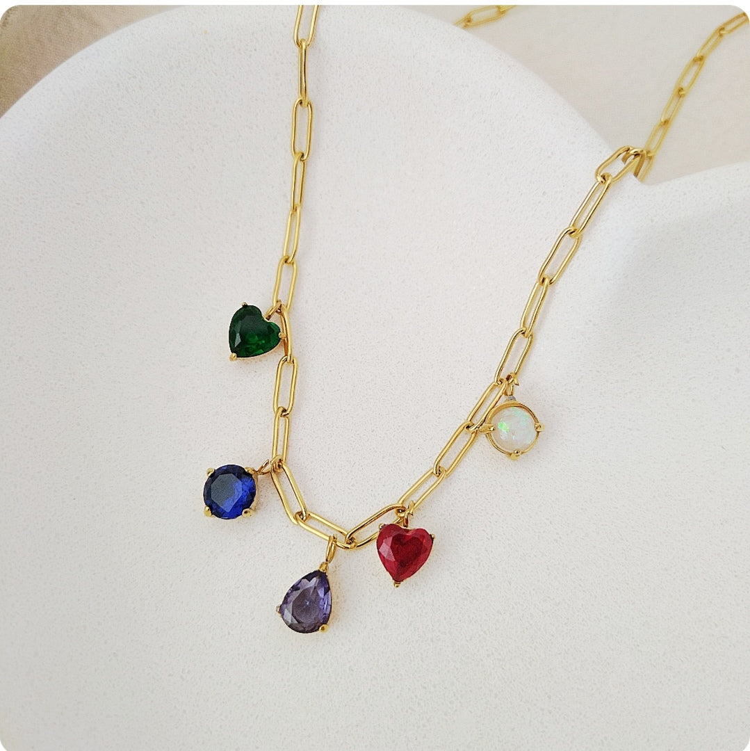 Collier avec pendentifs des couleurs