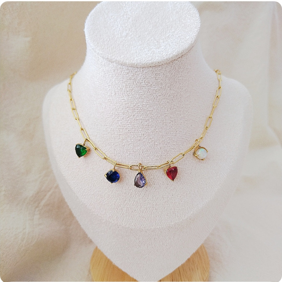 Collier avec pendentifs des couleurs