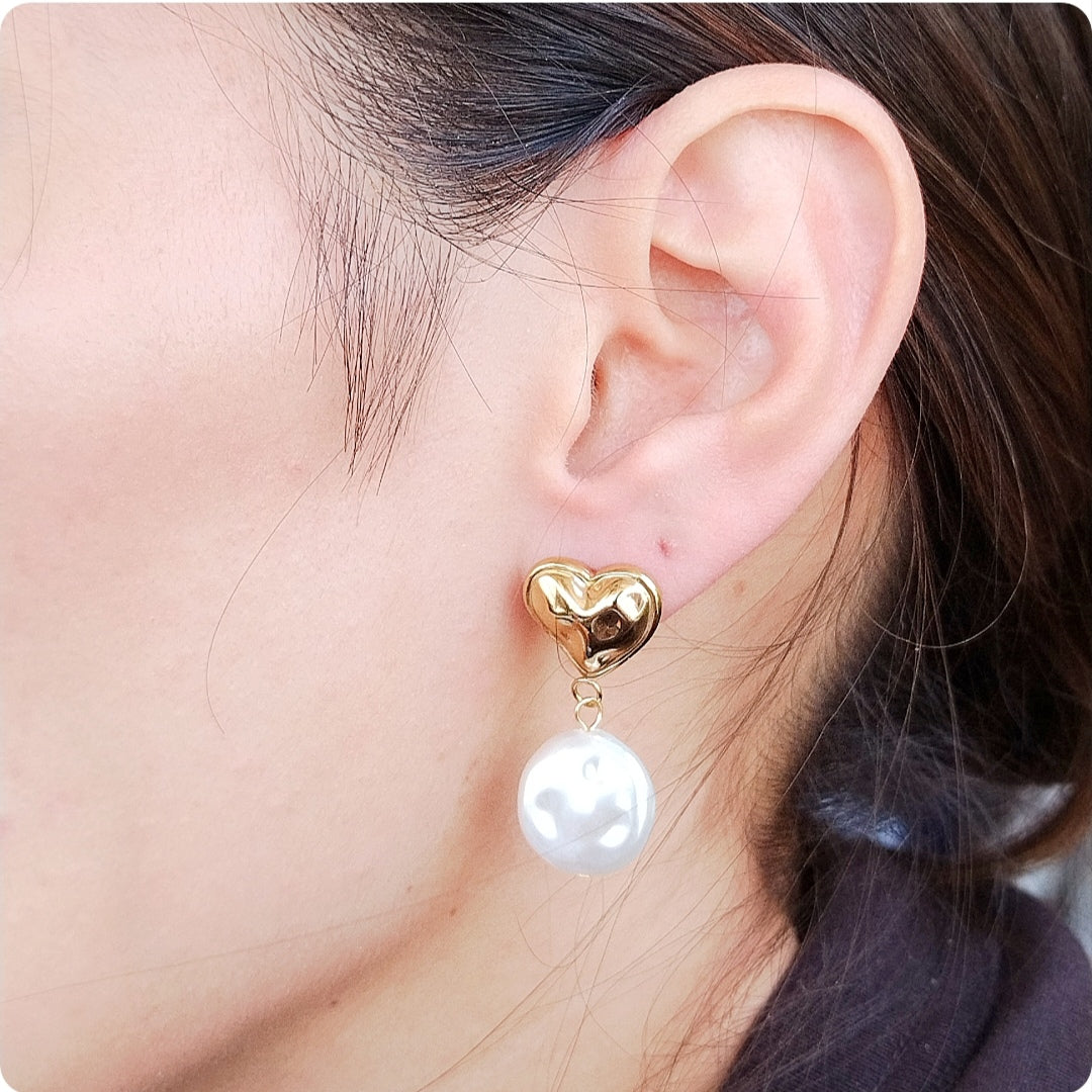Boucles d'oreilles avec cœur dorée et perle