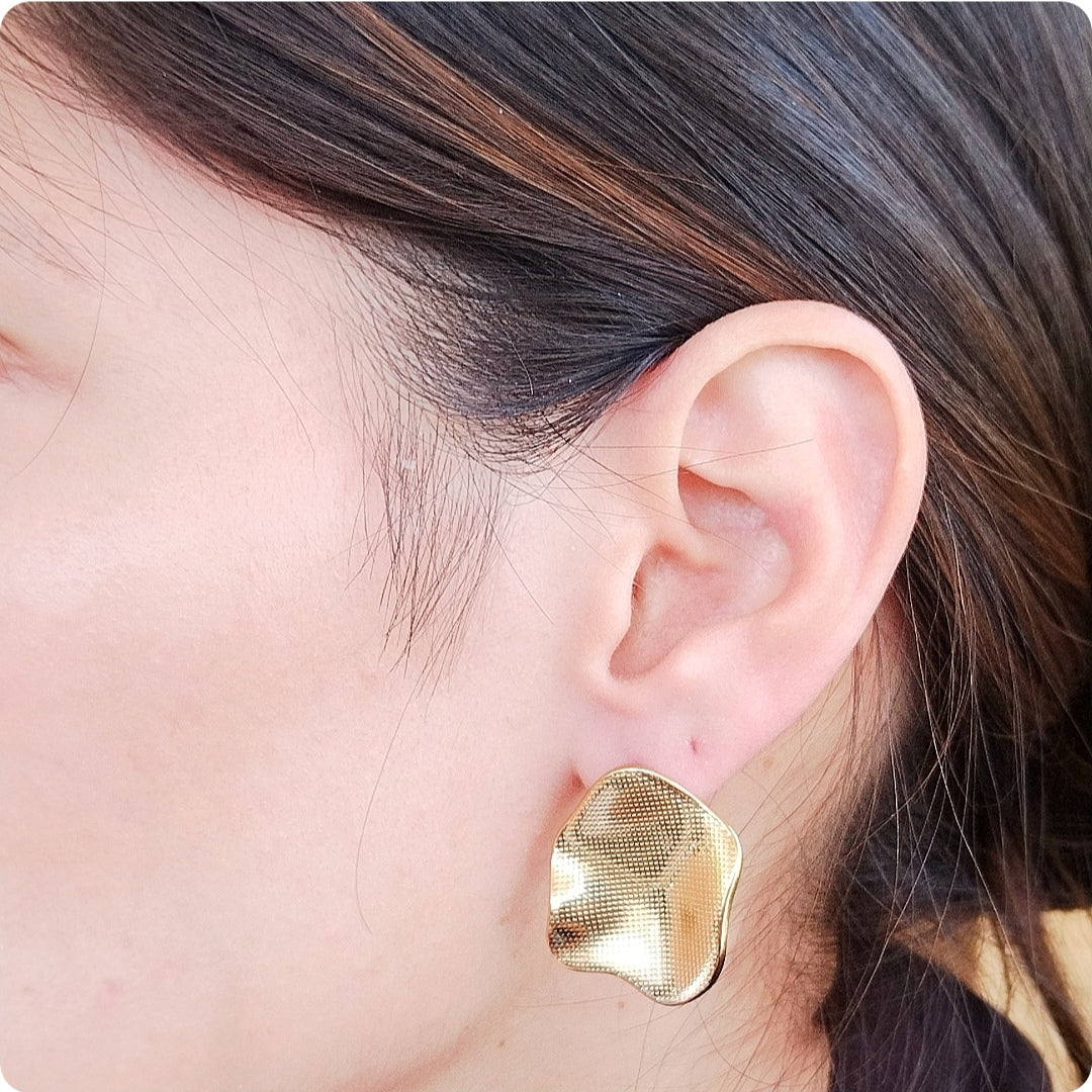 Boucles d'oreilles grands dorées texturées