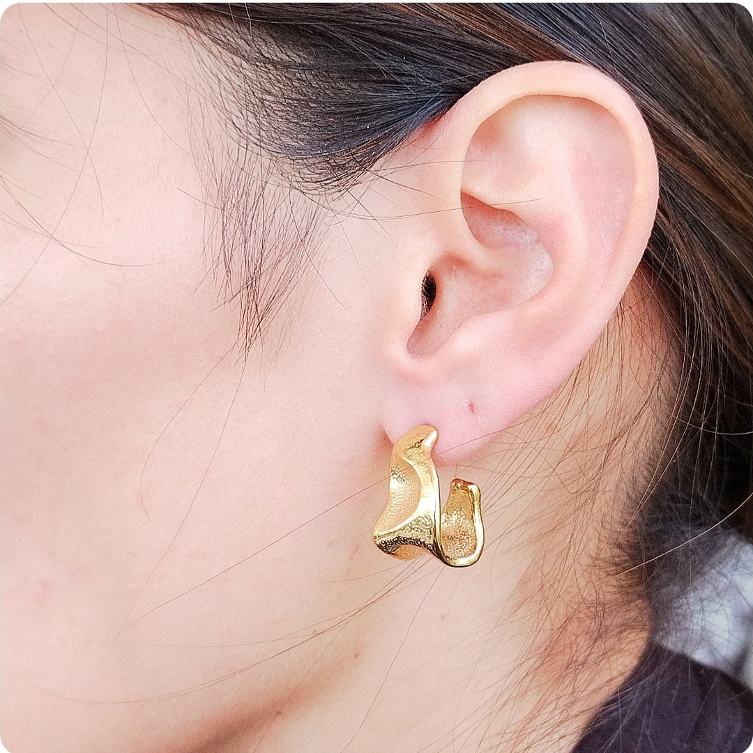 Boucles d'oreilles créole irrégulière et texturés