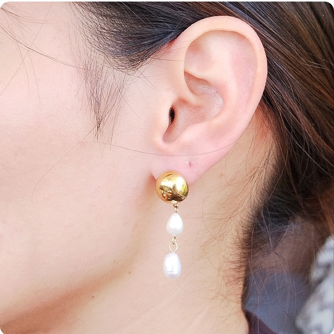 Boucles d'oreilles demi bille dorée et 2 perles