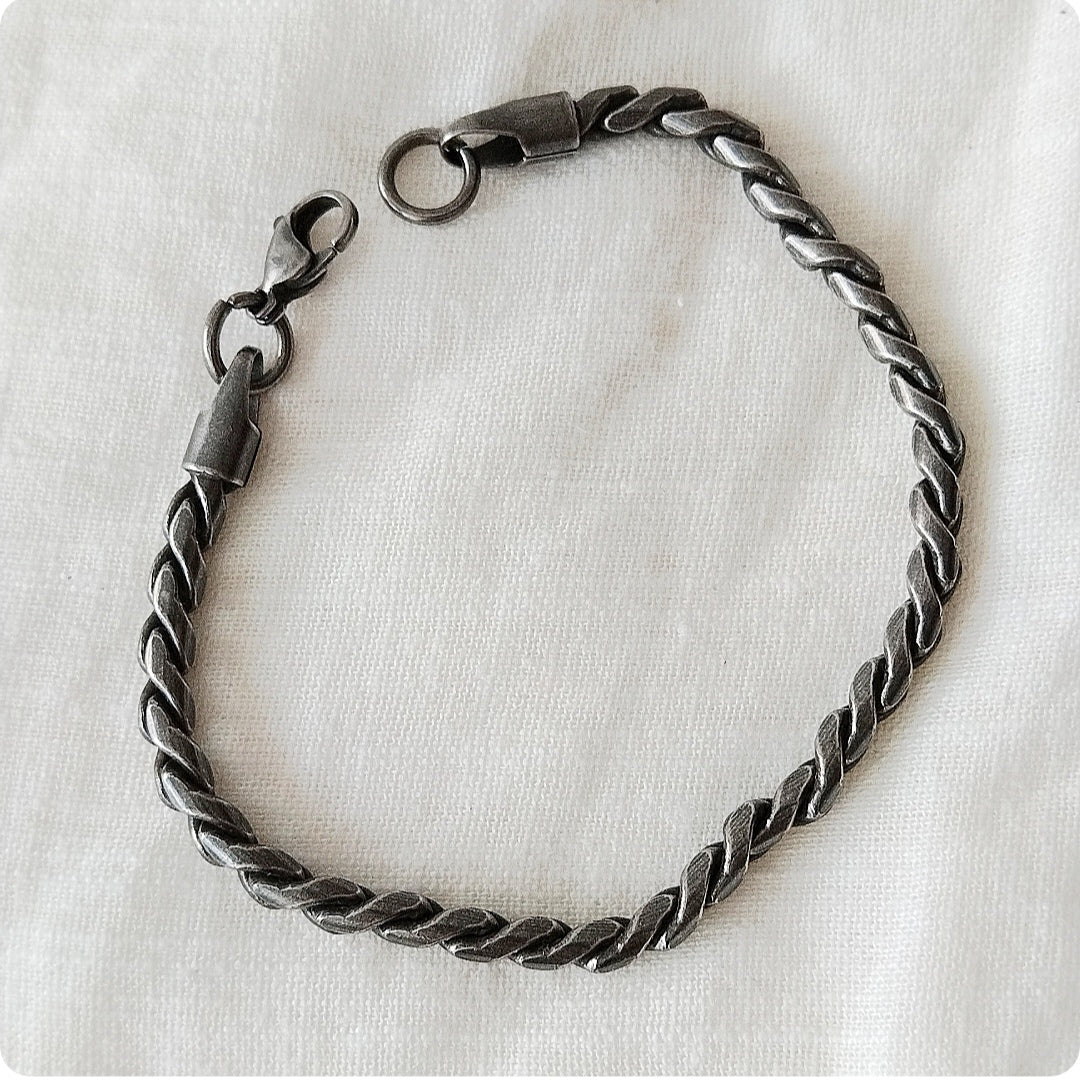 Bracelet tubulaire torsadé