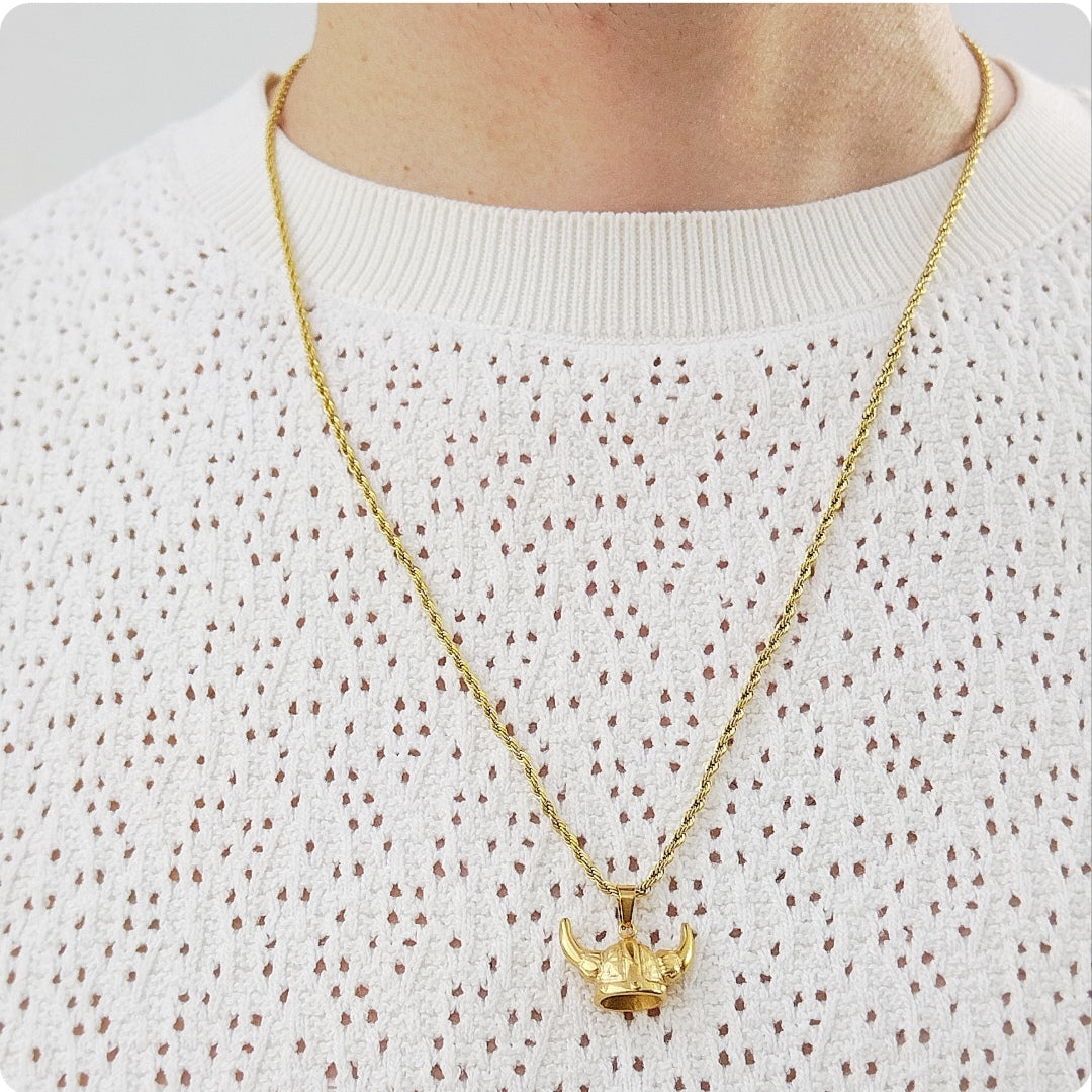 Collier casque de viking