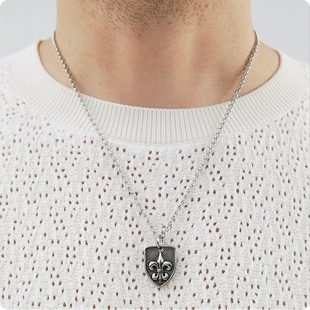Collier bouclier fleur de lys