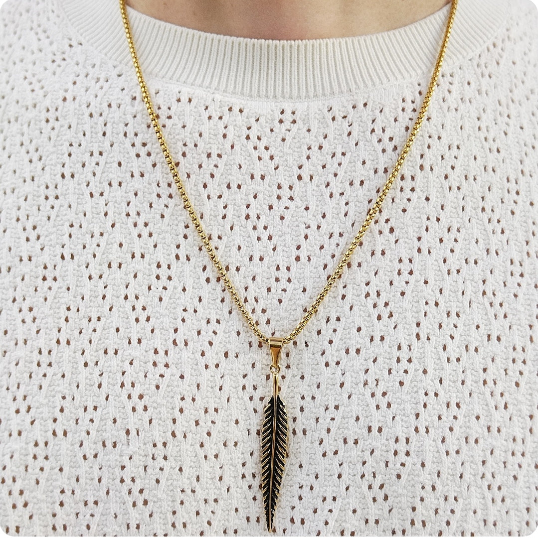 Collier plume dorée