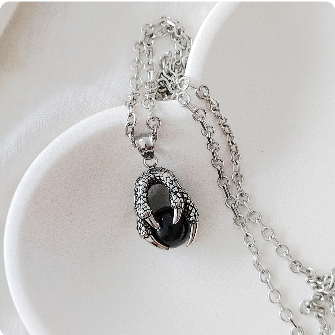 Collier griffe et perle noir
