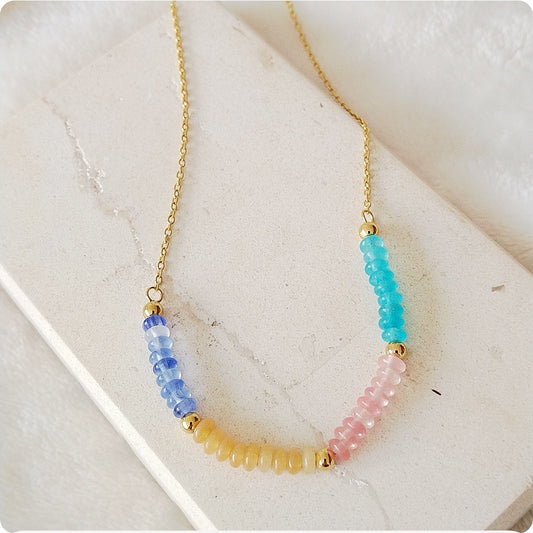 Collier doré avec pierres multi couleurs