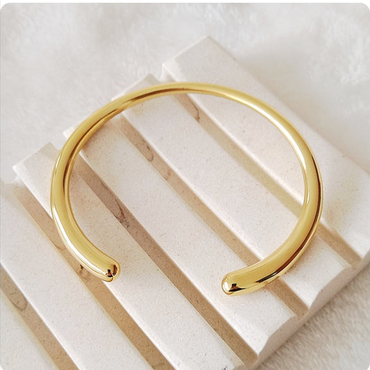Bracelet dorée lise et epaisse