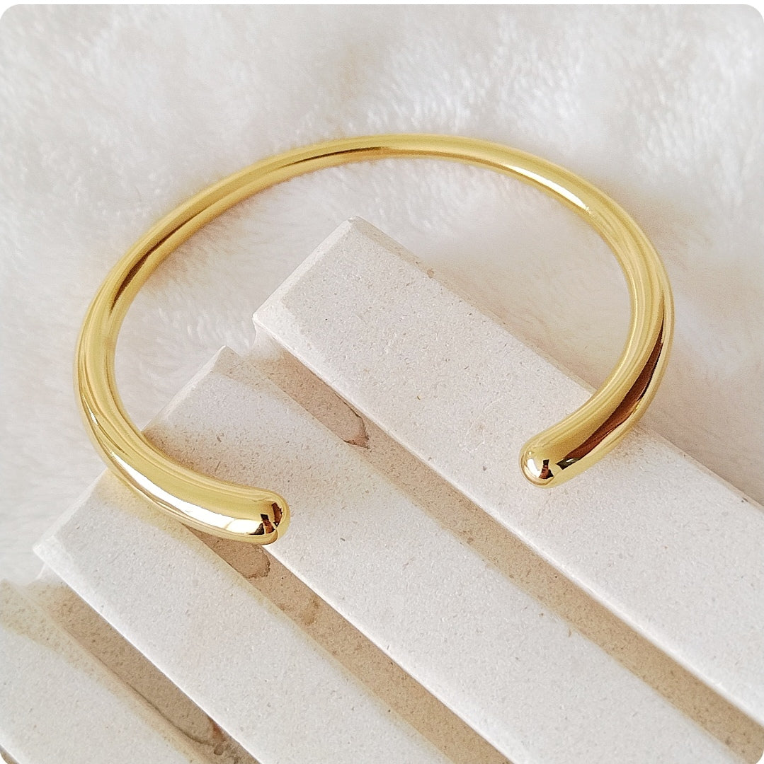Bracelet dorée lise et epaisse