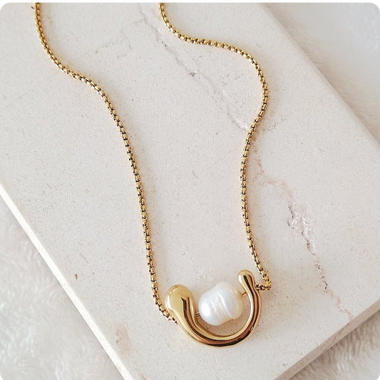 Collier perle entouré