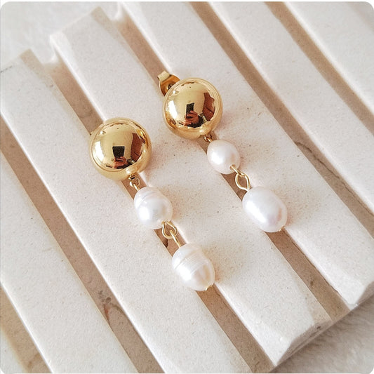 Boucles d'oreilles demi bille dorée et 2 perles