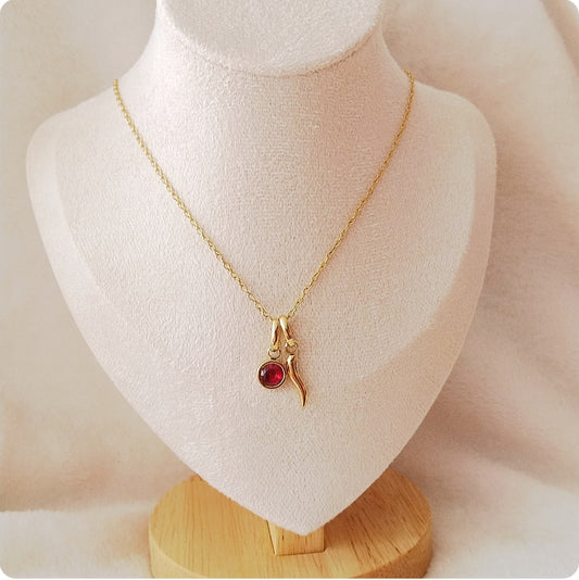 Collier Luck piment avec une pierre rouge