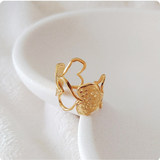 Bague sucession de cœurs