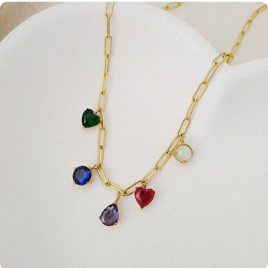 Collier  avec pendentifs des couleurs
