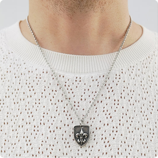 Collier bouclier fleur de lys