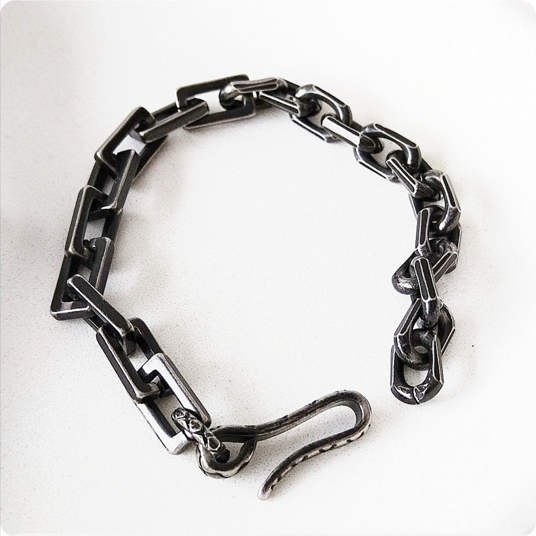 Bracelet rectangulaire noir