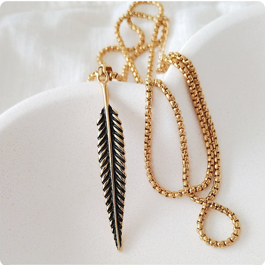 Collier plume dorée