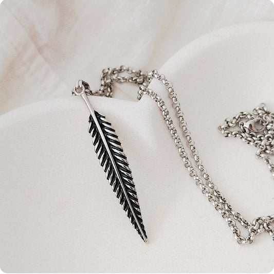 Collier plume argentée